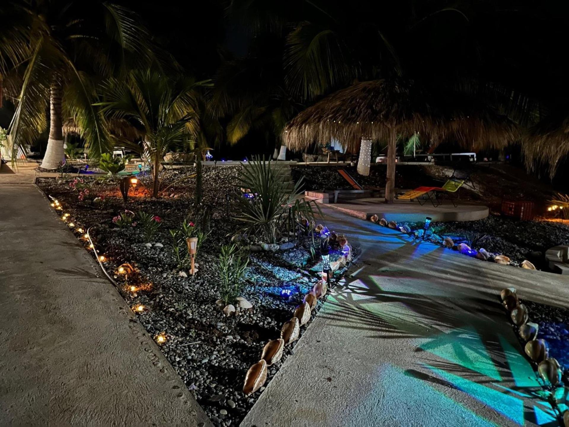 Casa Las Palmas Playa La Saladita 지와타네호 외부 사진