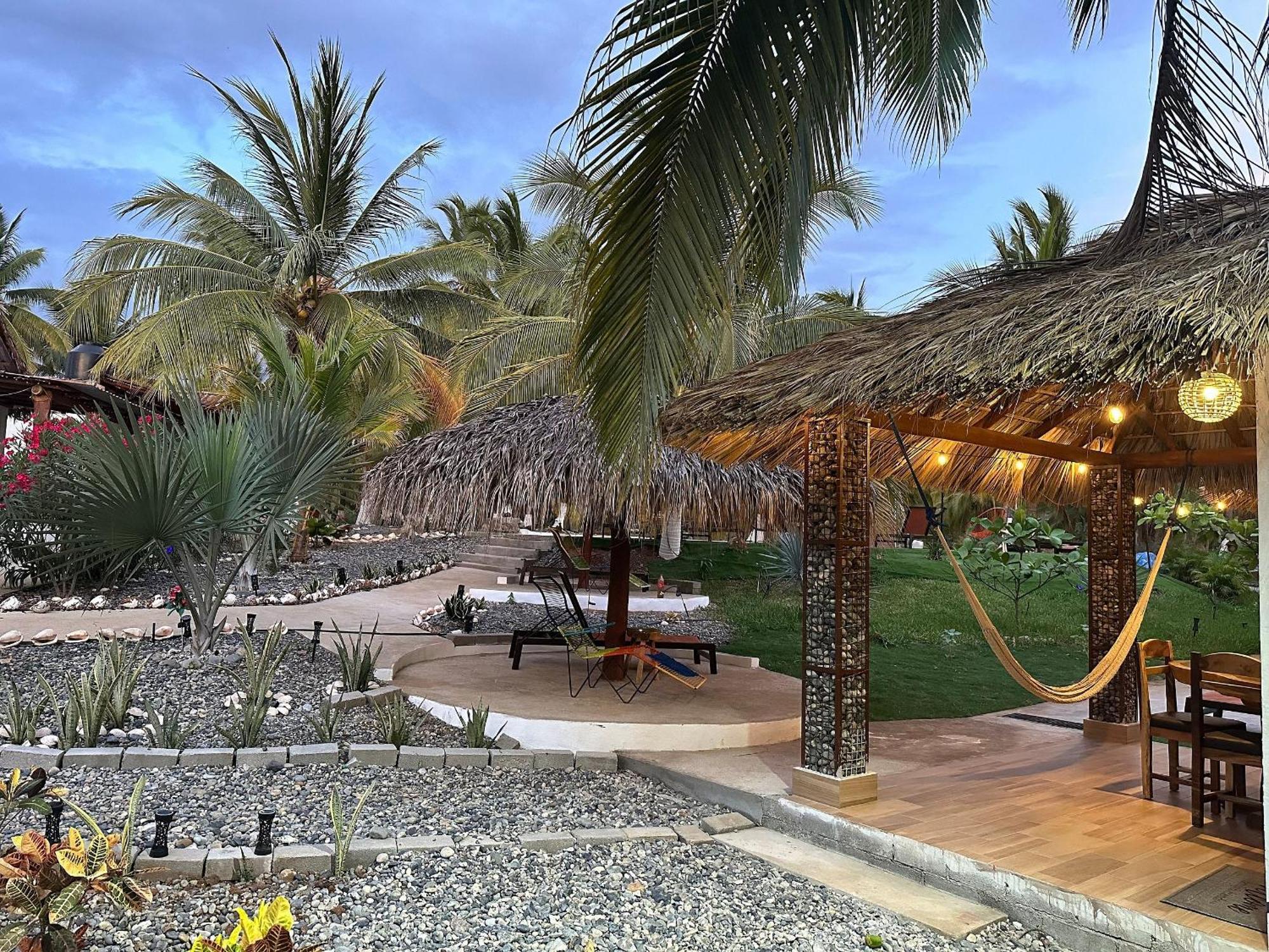Casa Las Palmas Playa La Saladita 지와타네호 외부 사진